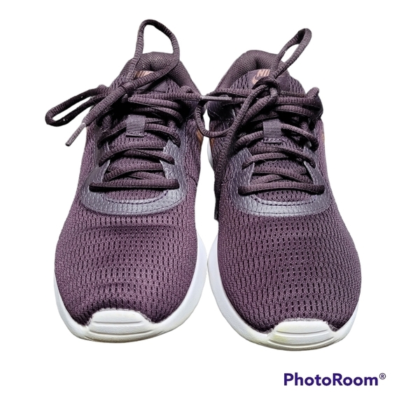 Nike Tanjun Purple Athletic Running Shoes - Picture 2 of 10